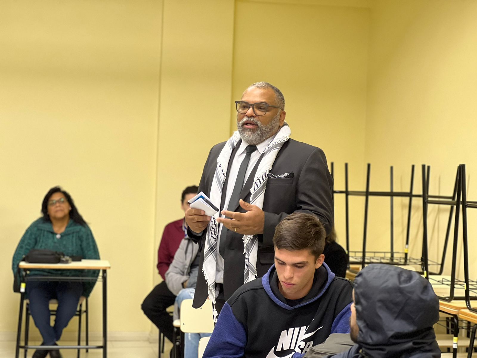 Reitor da Unipampa, Eng. Agr&iacute;cola Robelaine Ribeiro, inserido no di&aacute;logo